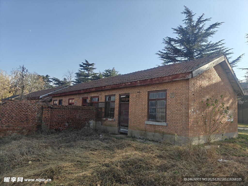 乡村旧屋 尽显岁月痕迹