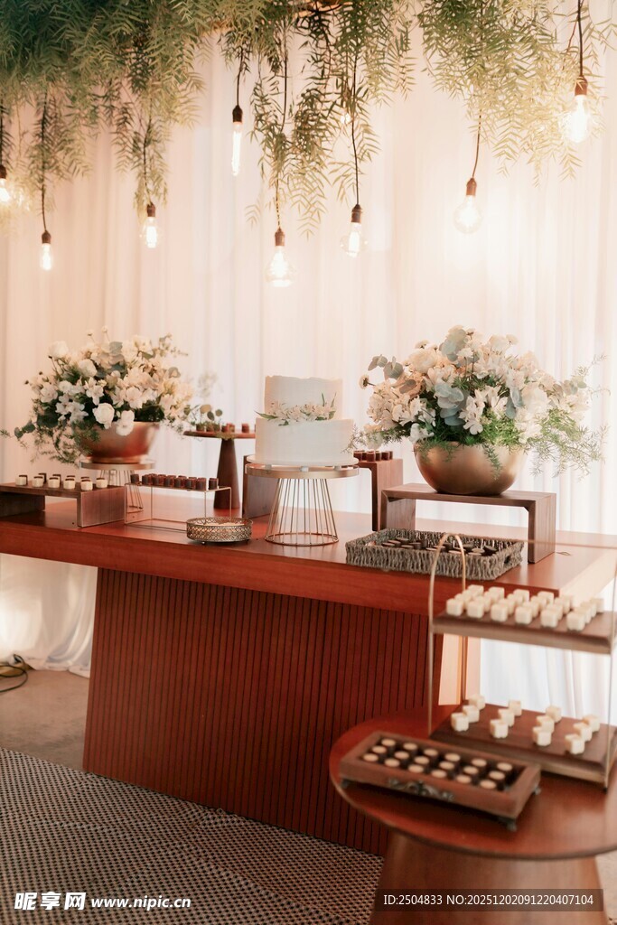 优雅婚礼甜品台布置