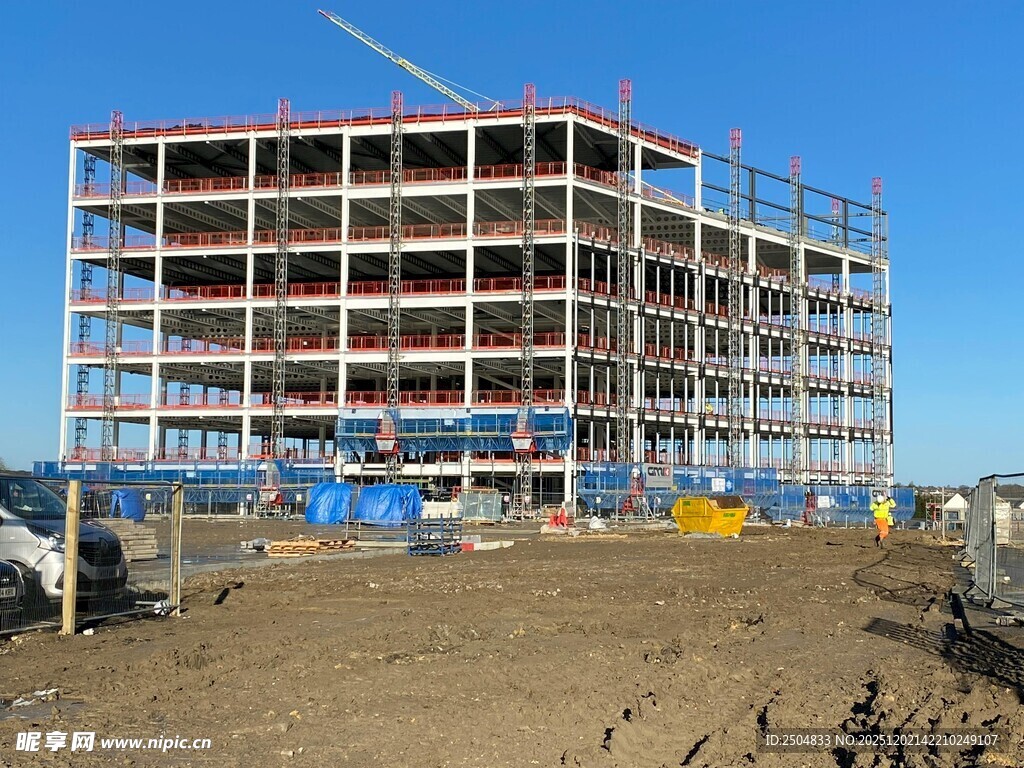 在建多层建筑施工现场