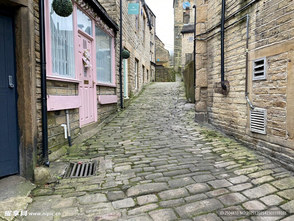 古朴小巷的静谧景致