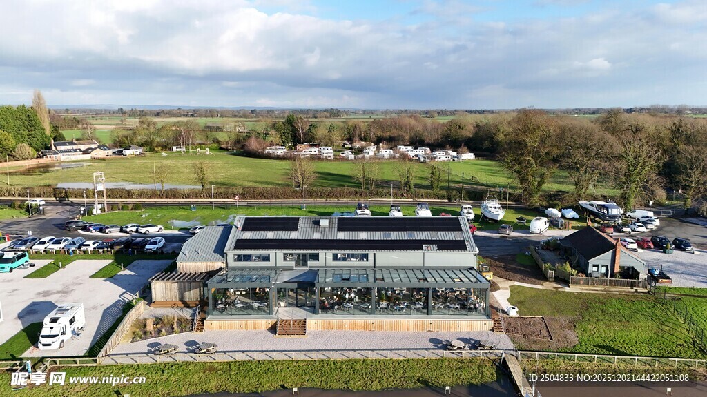 俯瞰现代化建筑群