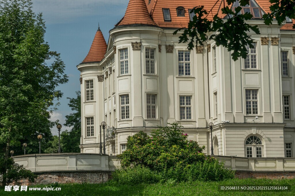 欧式白色城堡建筑景观