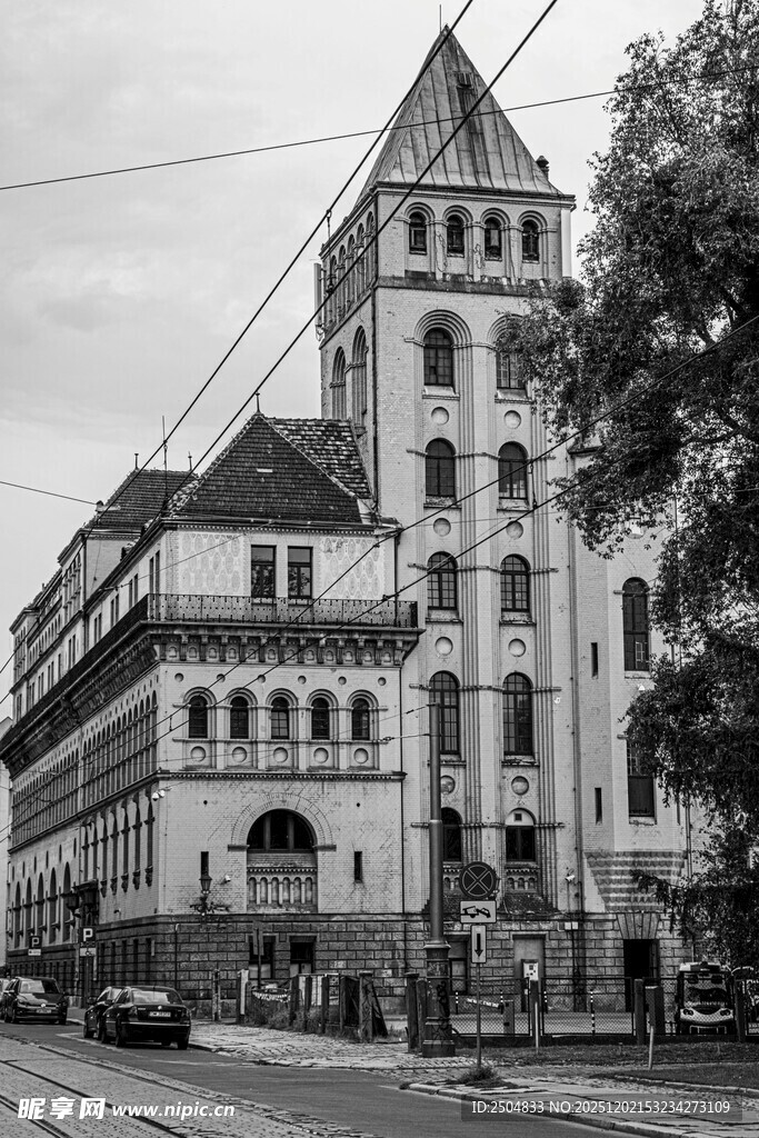 复古风格的多层欧式建筑