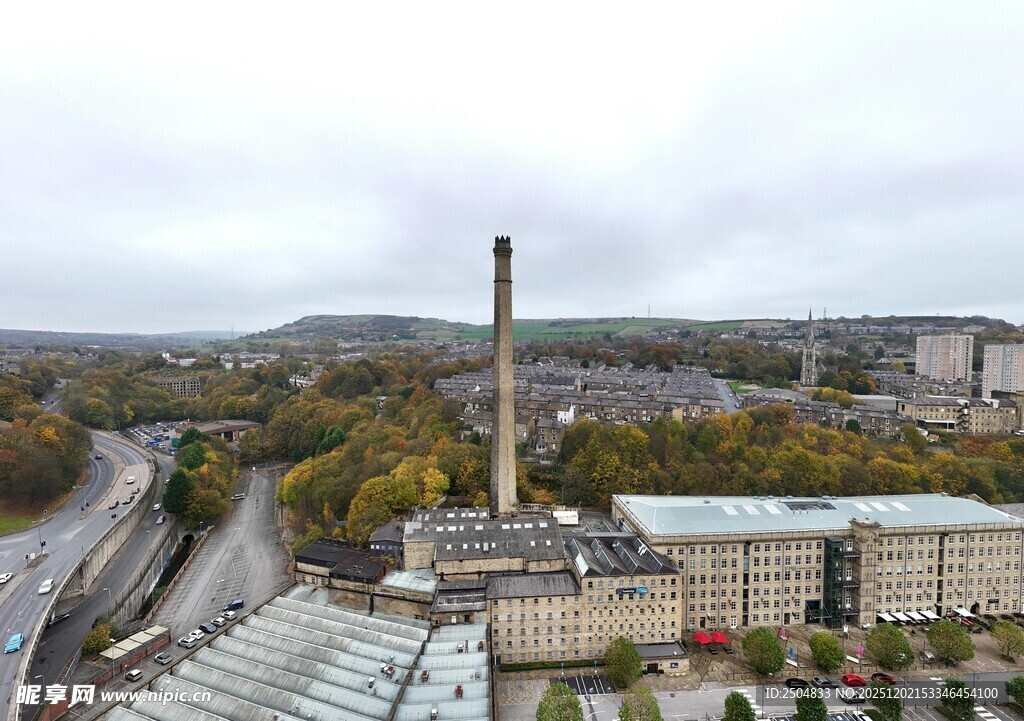 城市工厂与周边景观俯瞰