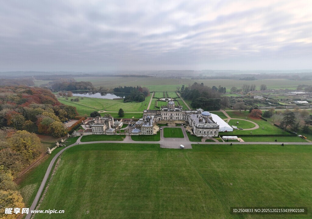 俯瞰宏伟庄园绿地景观