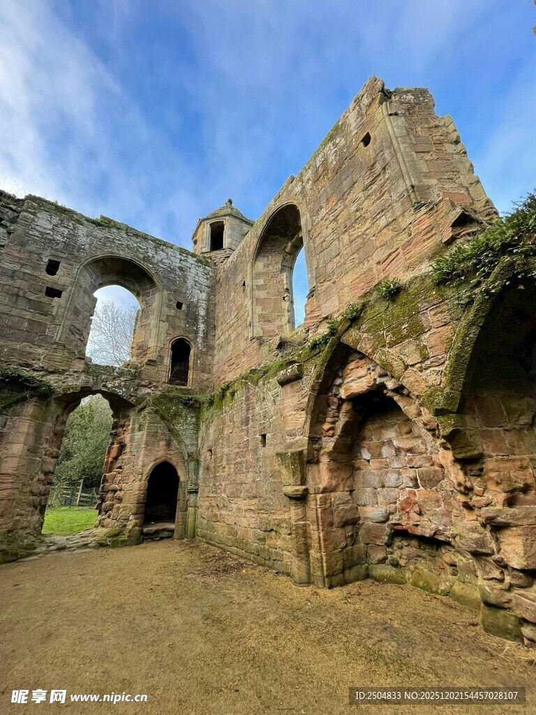 古老城堡废墟遗迹景观