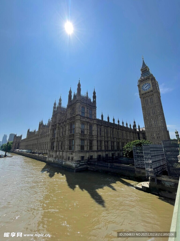 伦敦议会大厦与泰晤士河景