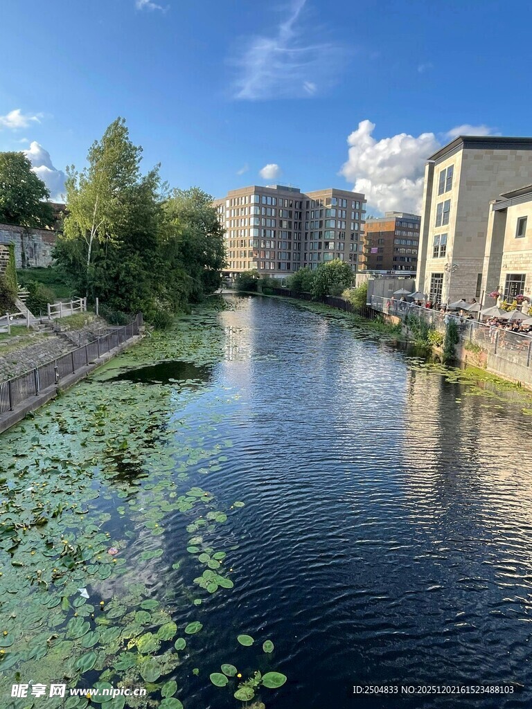 河畔城市风光 静谧美好