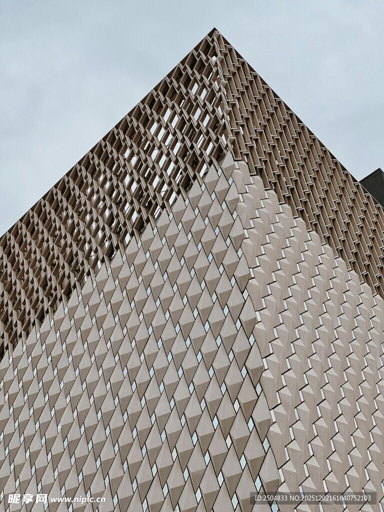现代几何造型建筑一角