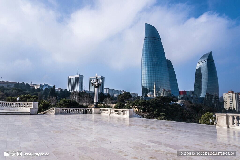 巴库火焰塔城市景观
