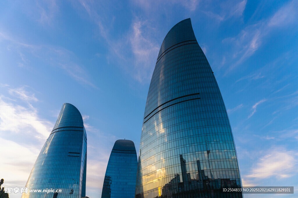 阿塞拜疆火焰塔城市景观