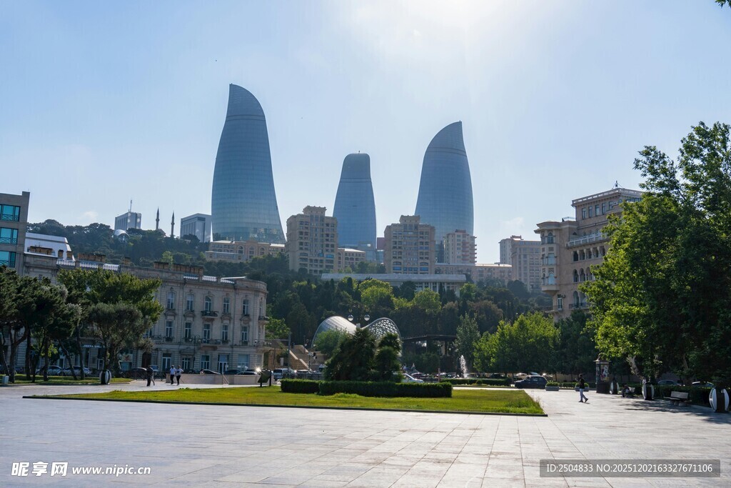 巴库火焰塔城市风光