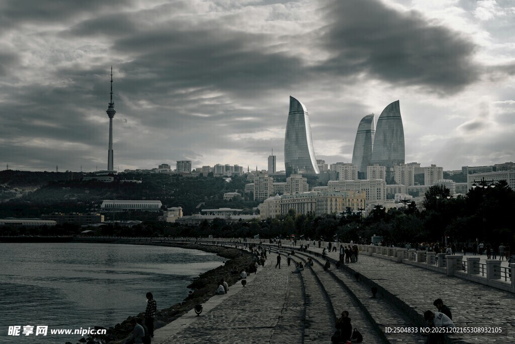 巴库火焰塔城市景观