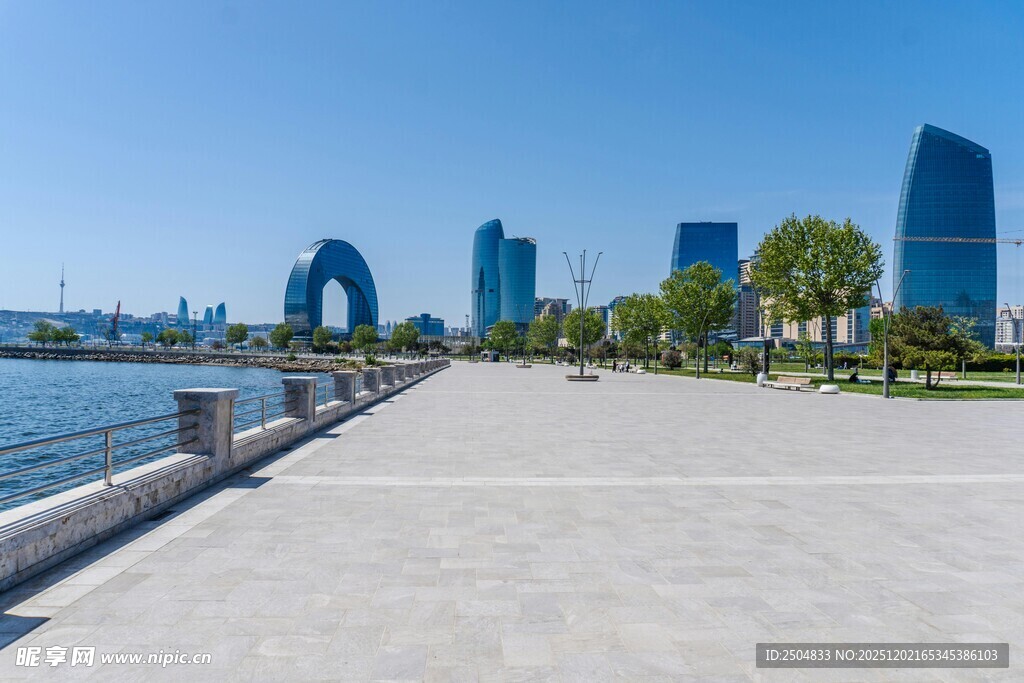 海滨城市现代景观步道