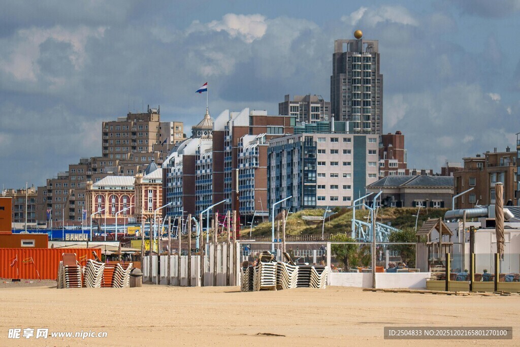海滨城市多彩建筑群
