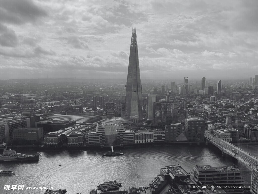 伦敦城市景观中的高耸建筑