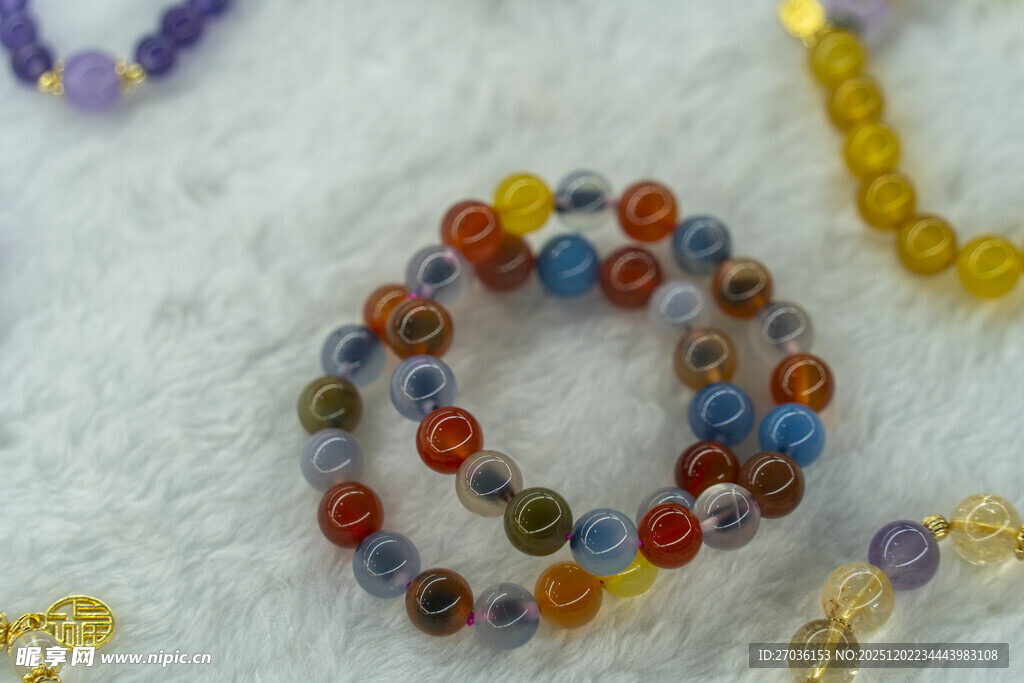 多彩珠子手链