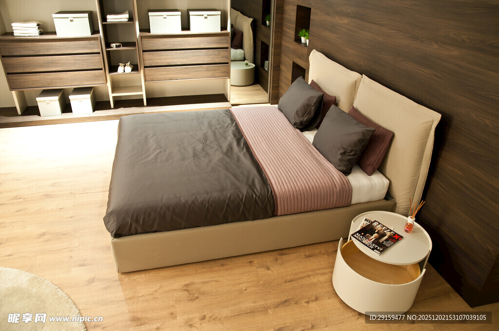 现代简约风格卧室床具