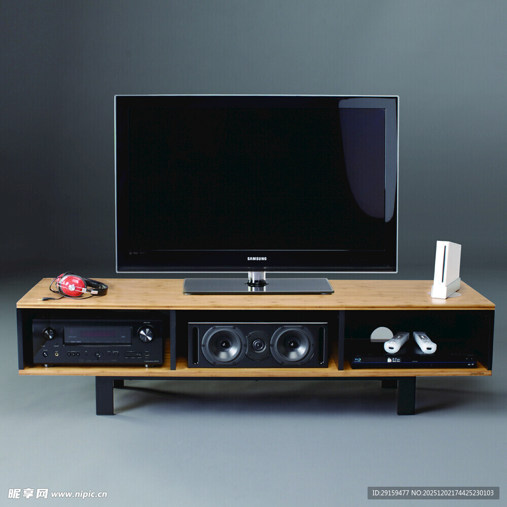 现代简约风电视柜与电视