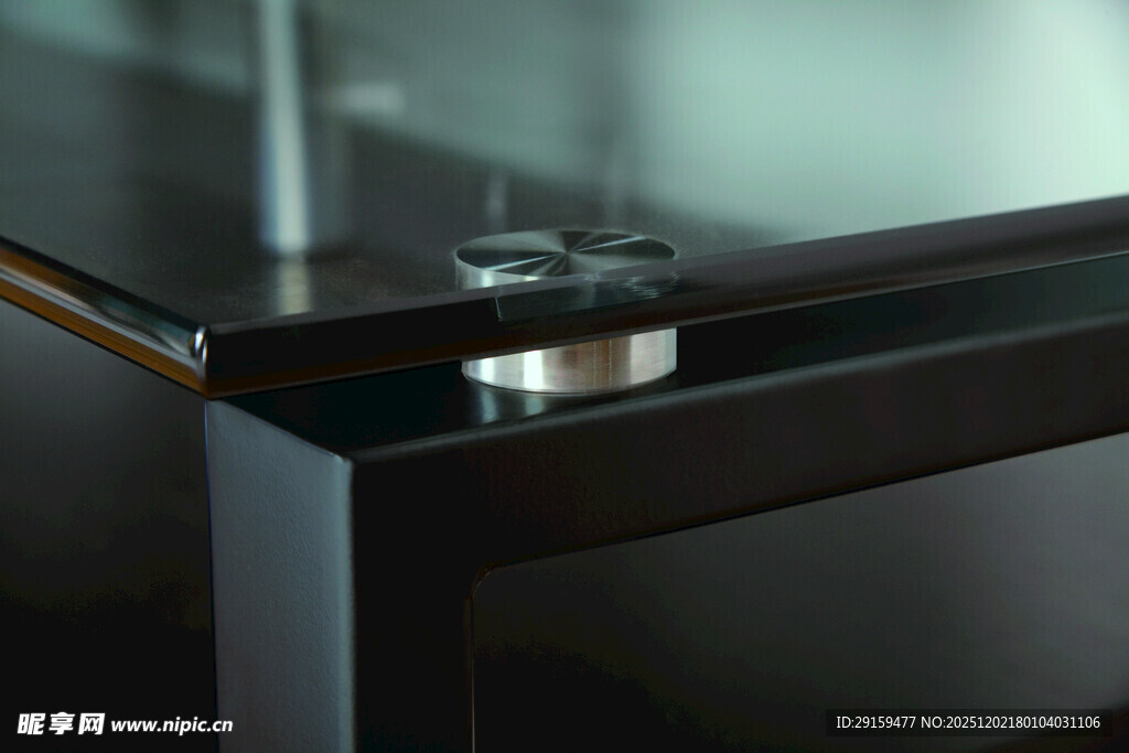 现代简约风格金属边桌细节