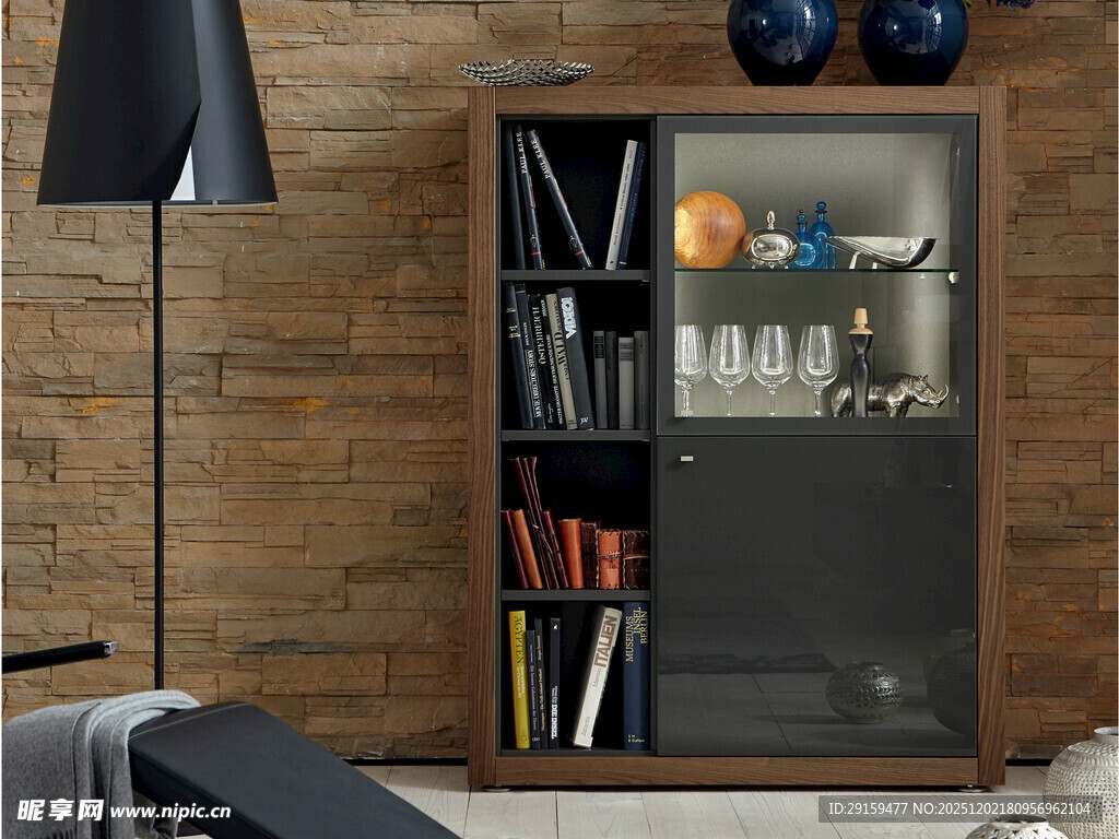 现代简约风格书架展示