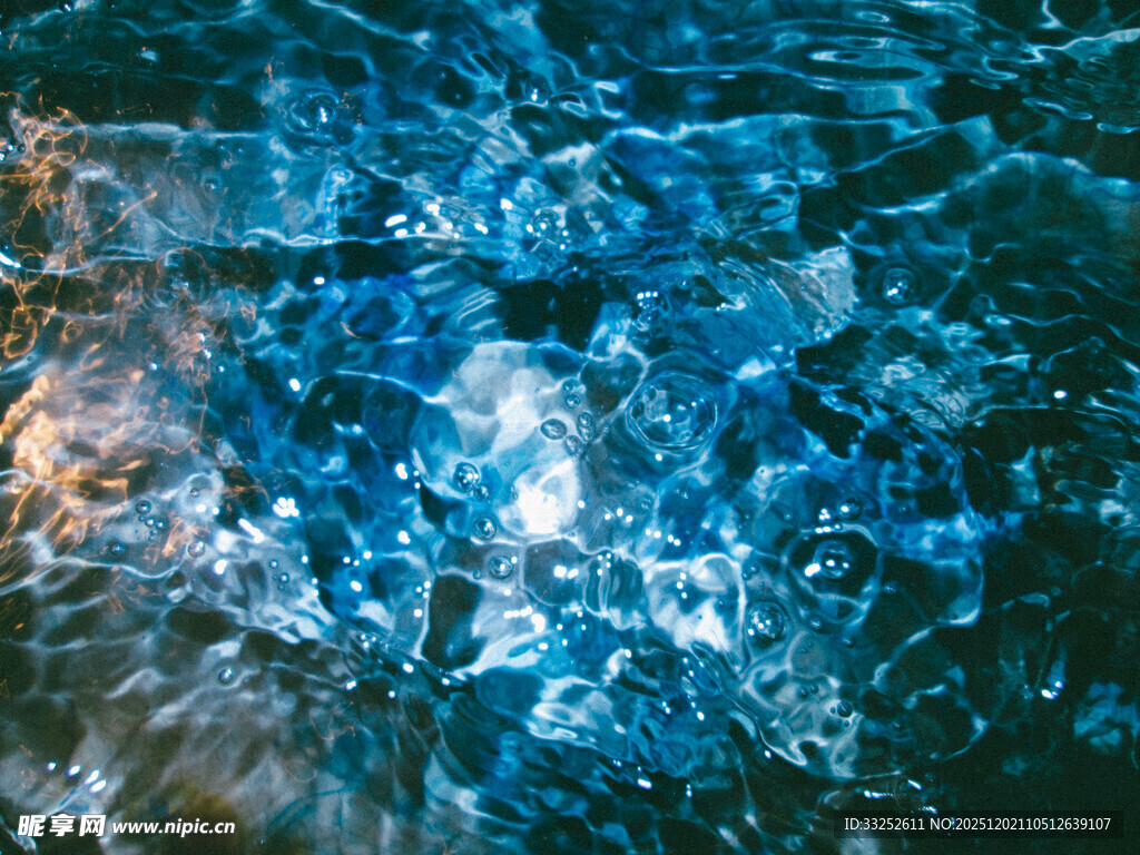 梦幻蓝色水底光影世界