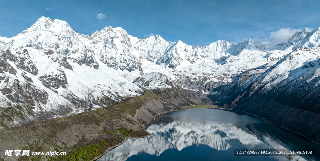 雪山湖泊壮丽自然景观