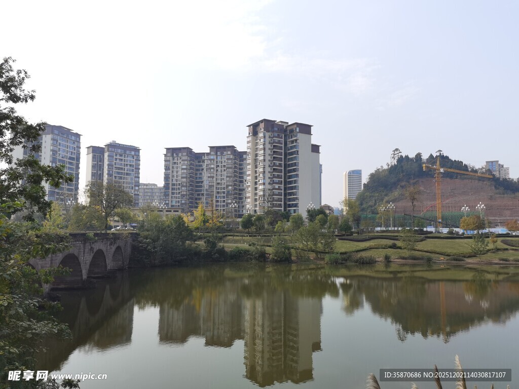 湖畔城市风光美景