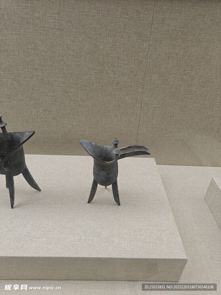 古代青铜小雕塑