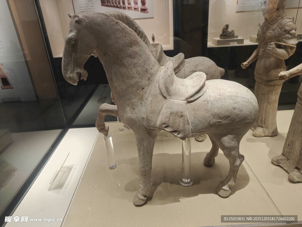 古代陶马雕塑展品