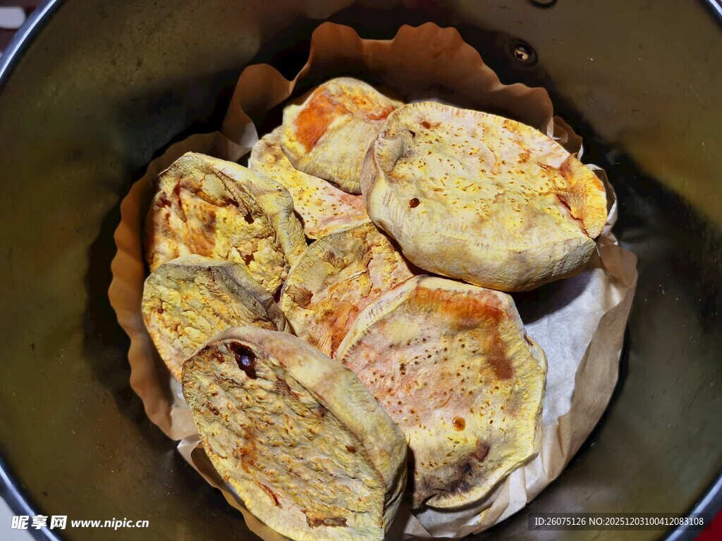 锅中美味烤红薯