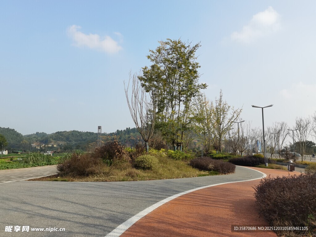 城市中的美丽户外休闲小径