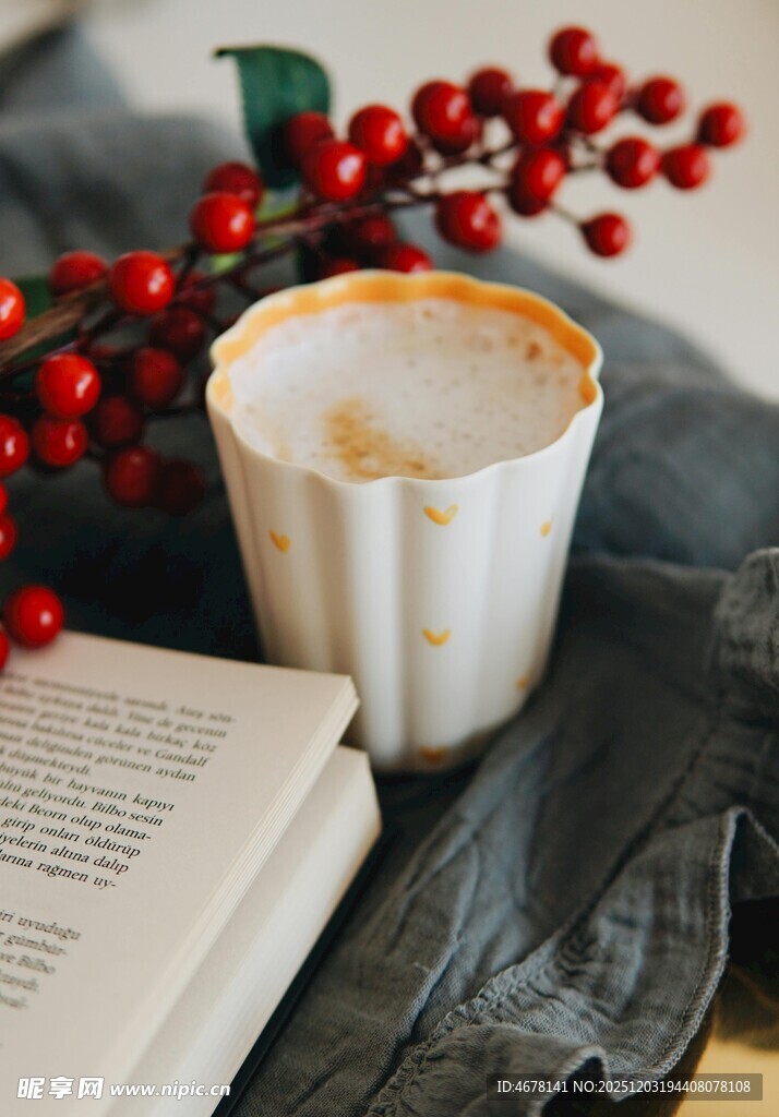 冬日温馨咖啡阅读时光