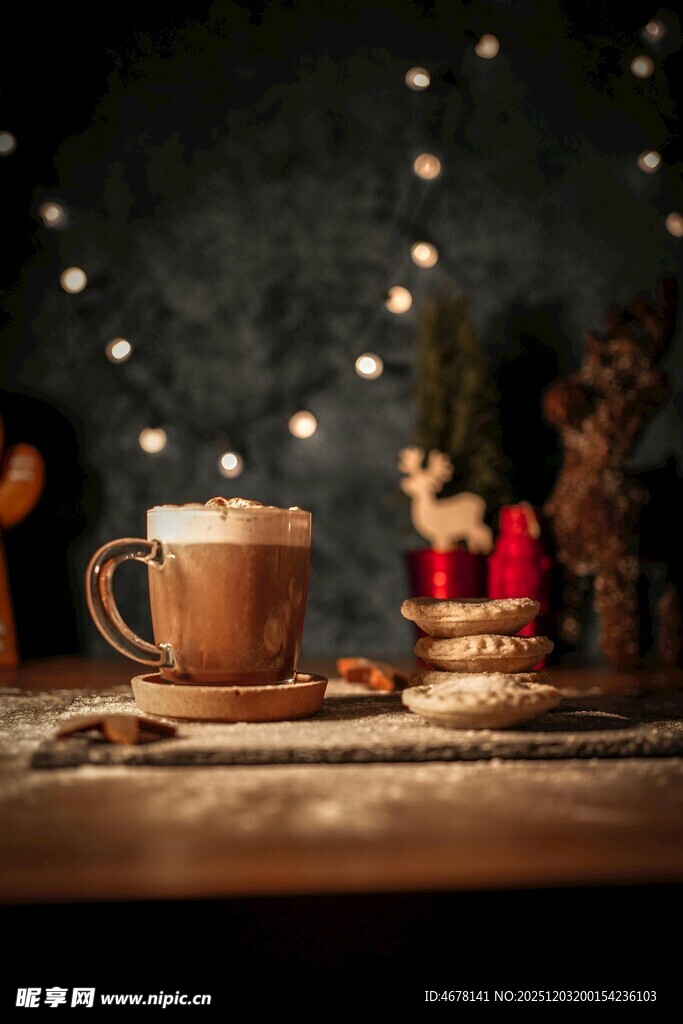 温馨氛围下的热饮与甜点