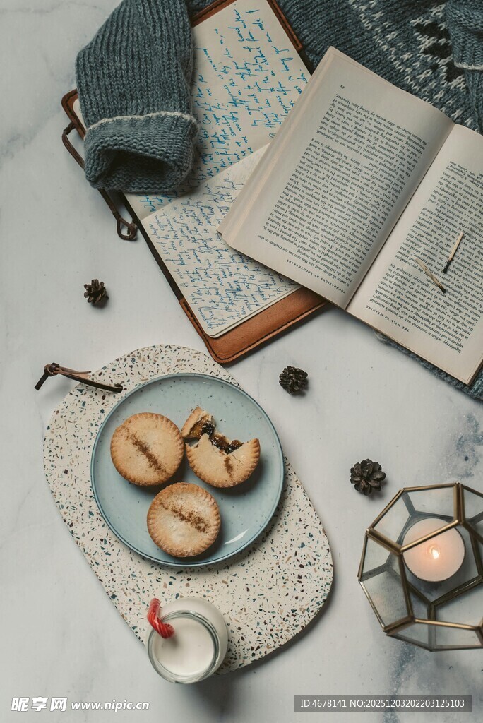 静谧阅读时光与美味点心