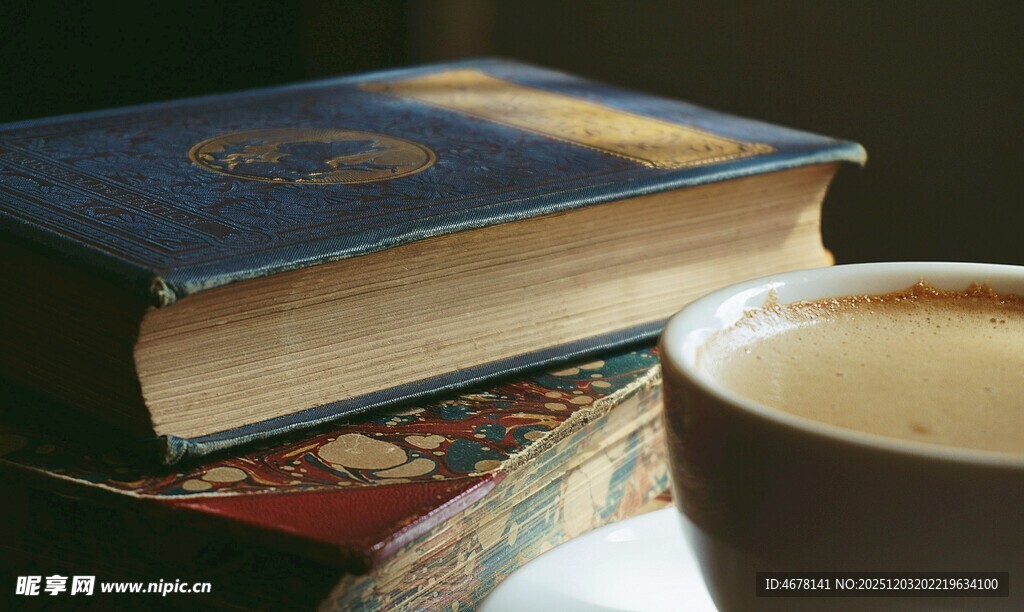 书香咖啡惬意阅读时光