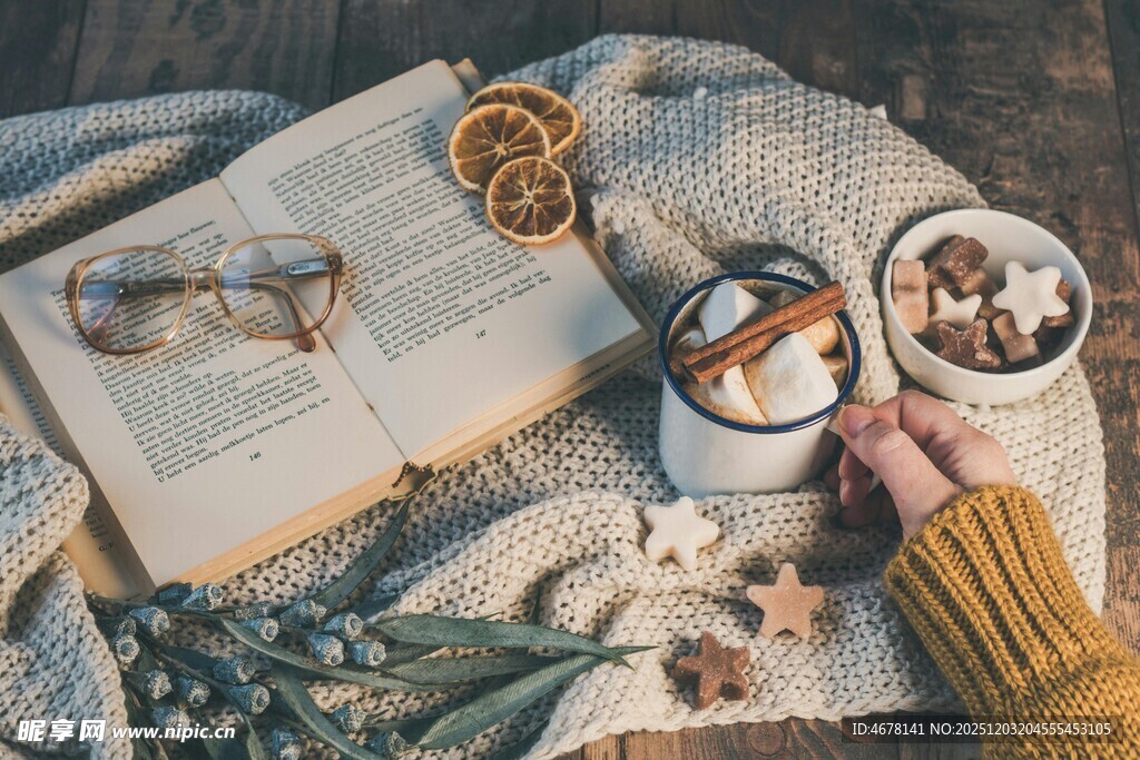 冬日温馨阅读时光场景