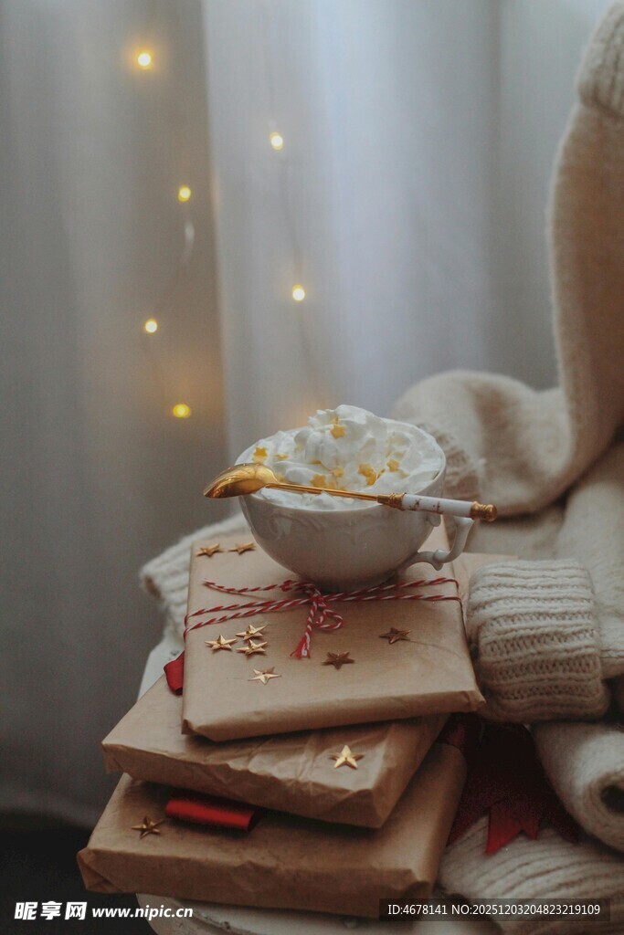 温馨角落的书籍与甜点