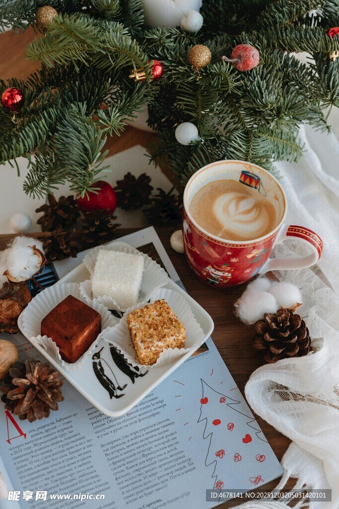 圣诞温馨美食与热饮场景
