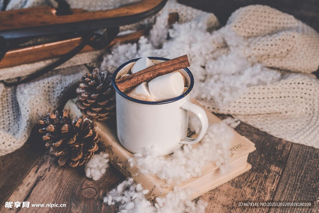 冬日热饮与温馨装饰