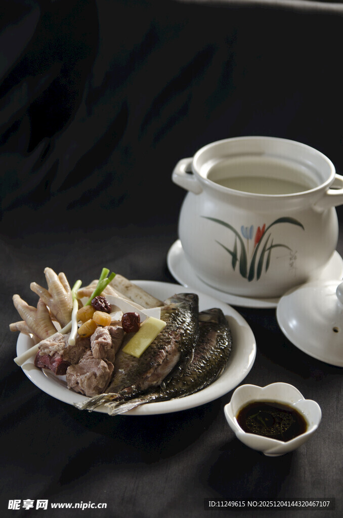 牛蒡云灵煲鲫鱼