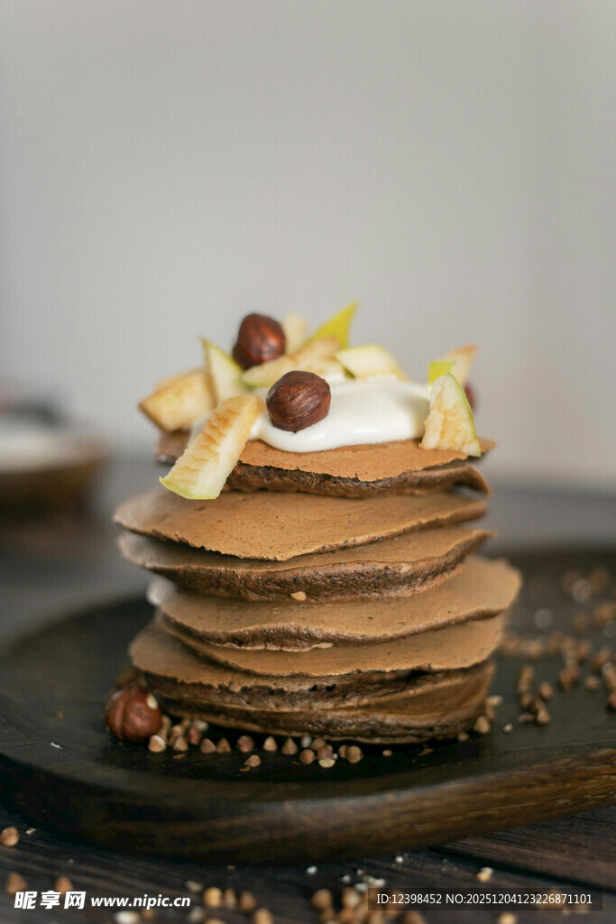美味堆叠的巧克力松饼