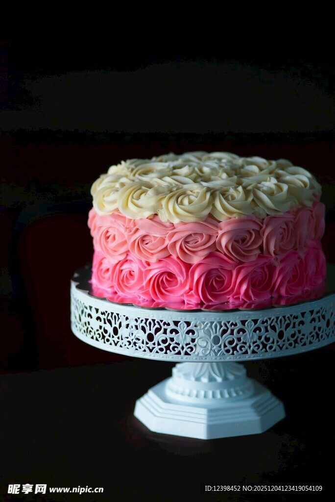 渐变玫瑰蛋糕展示