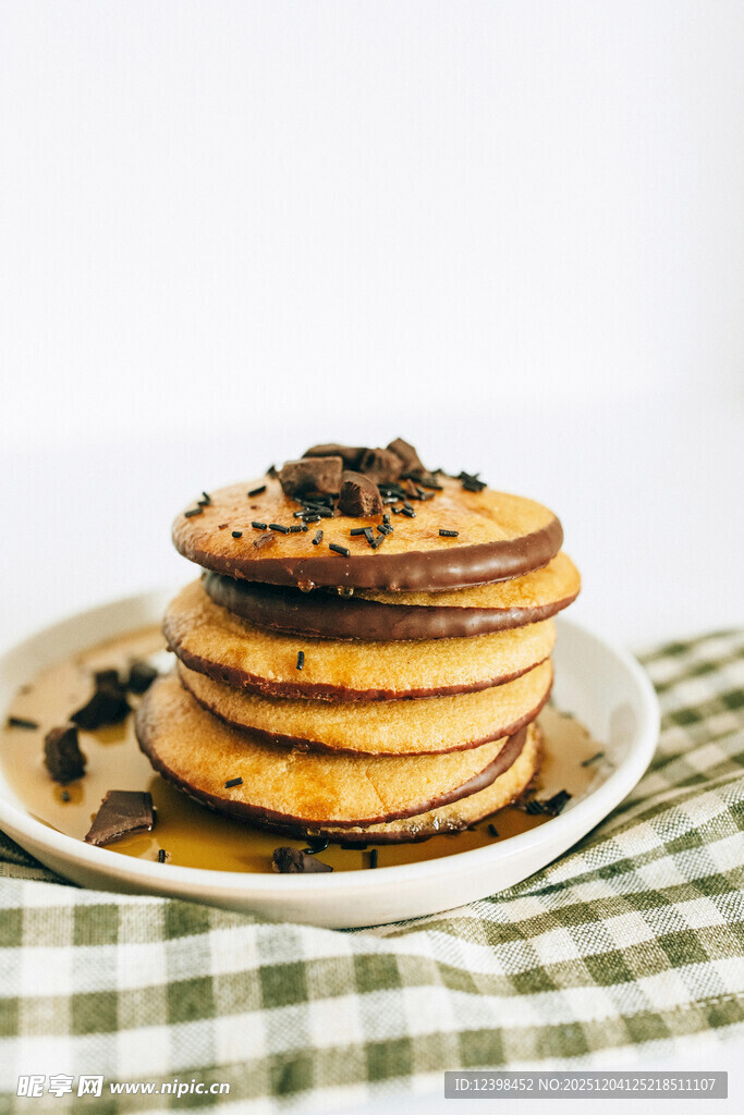 堆叠的美味巧克力松饼