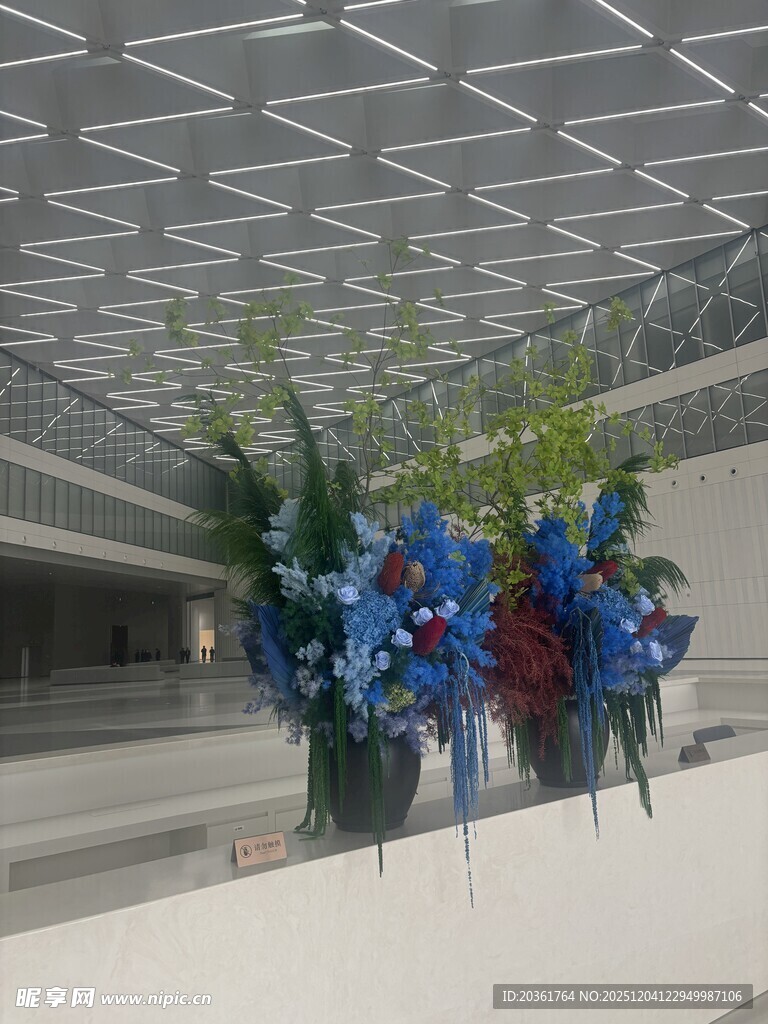 室内蓝色花卉装饰景观