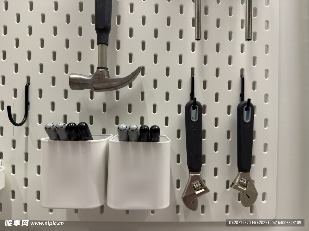 挂板上的多样工具