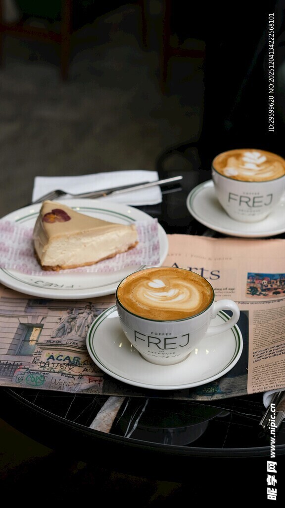 精致咖啡与点心的惬意时光