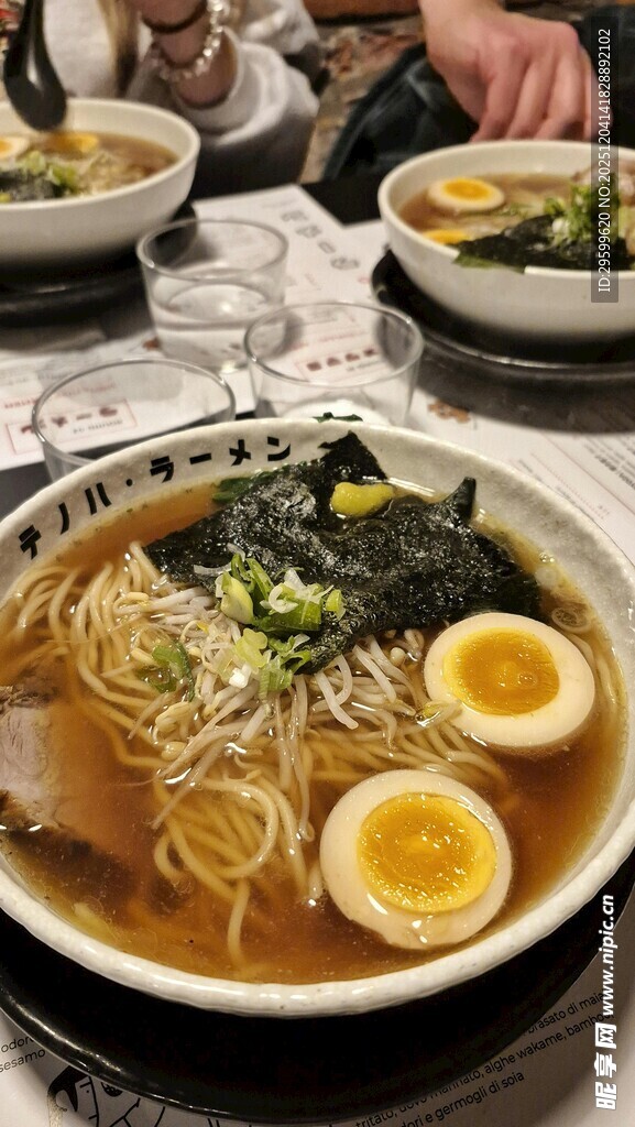 美味日式拉面诱人呈现