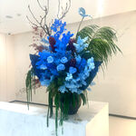 蓝色系精美插花艺术作品