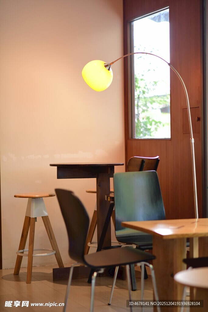 简约温馨的室内桌椅场景